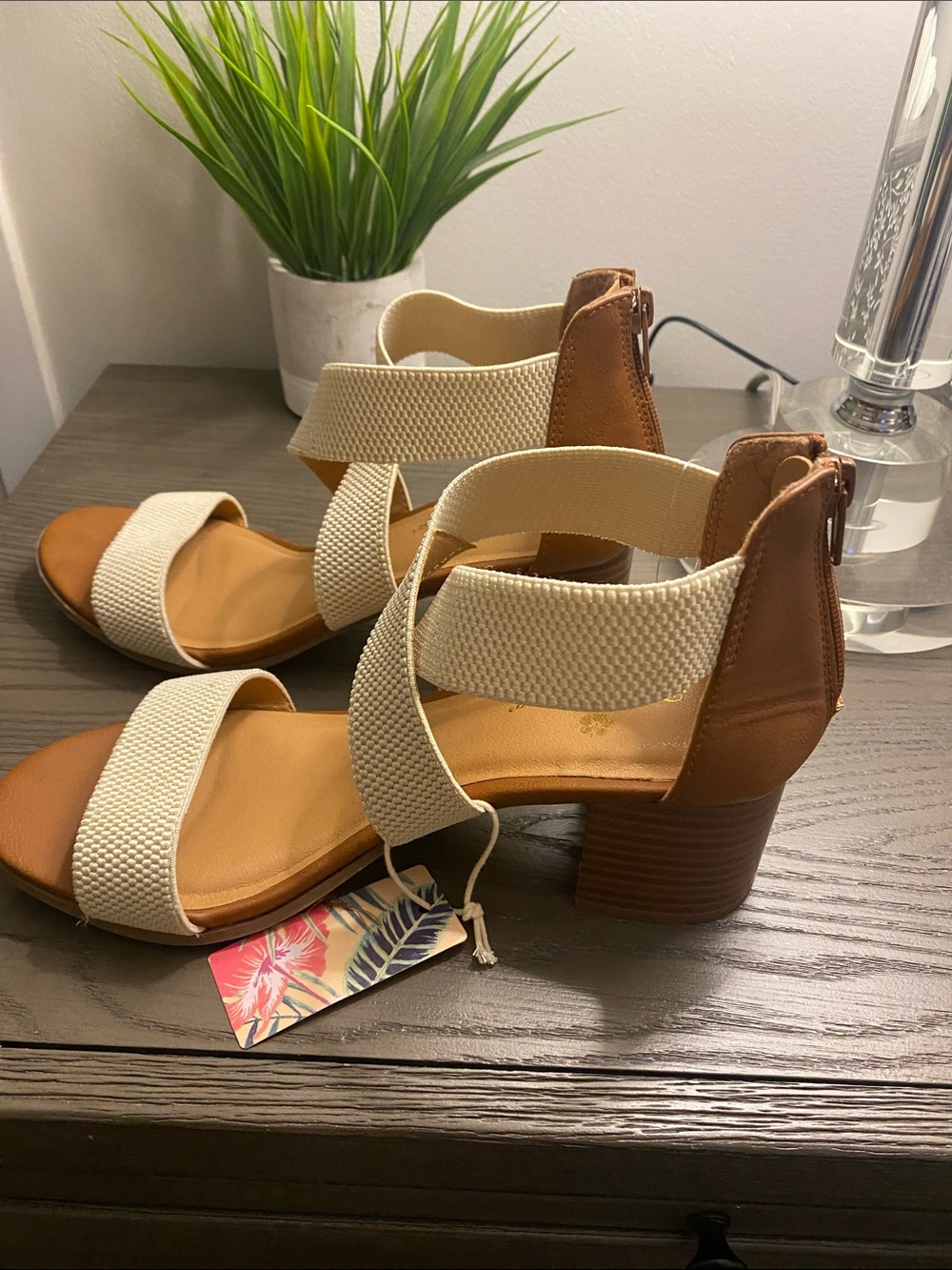 Tommy Bahama Cream Strappy Block Heel Sandals with Brown Heel Size 8 NWT
